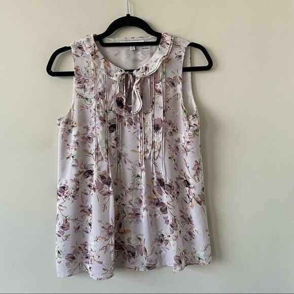 Rose & Olive Flora Tie Front Sleeveless Blouse - Picture 1 of 8